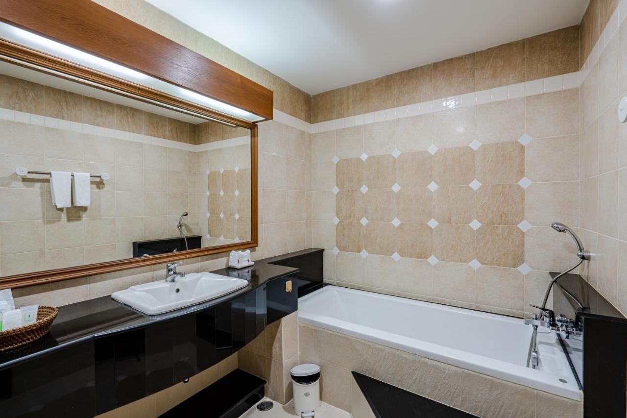 Whitehouse Condotel Pattaya Esterno foto