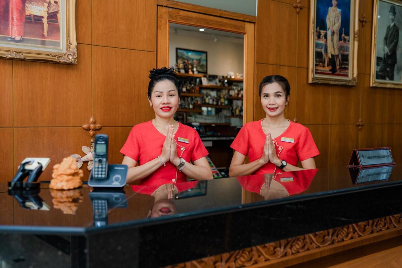 Whitehouse Condotel Pattaya Esterno foto