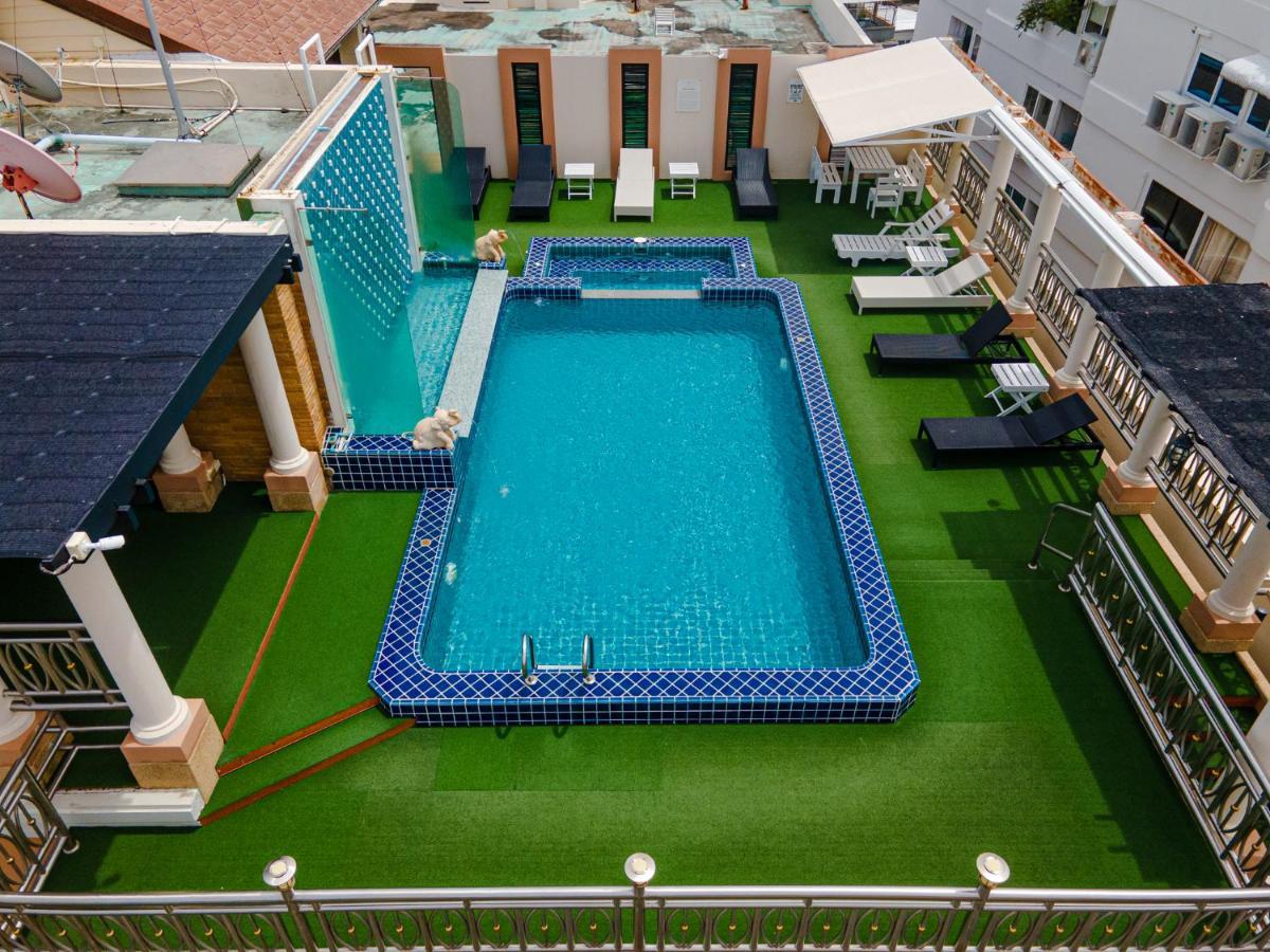 Whitehouse Condotel Pattaya Esterno foto