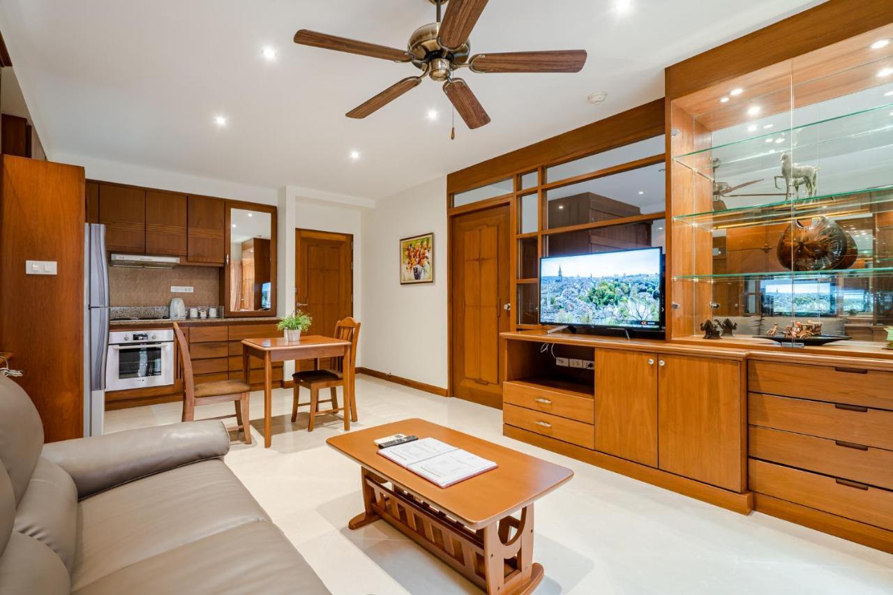 Whitehouse Condotel Pattaya Esterno foto