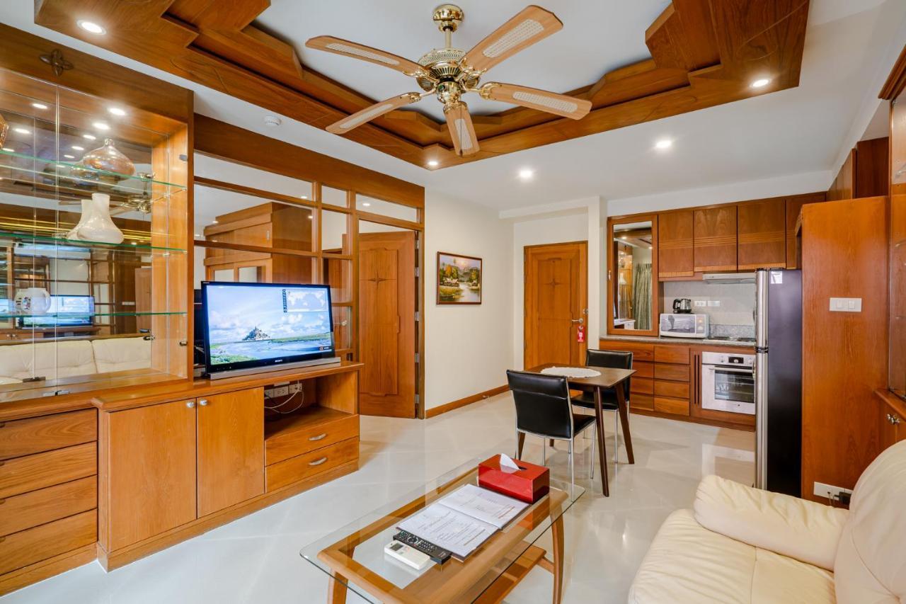 Whitehouse Condotel Pattaya Esterno foto