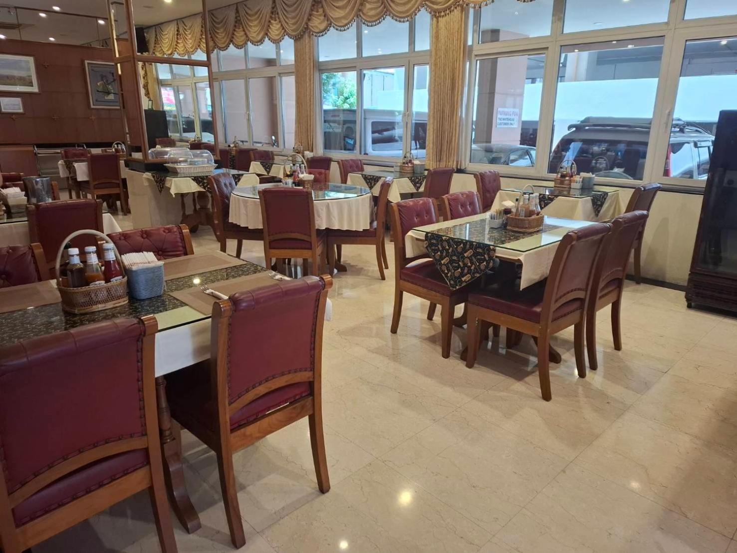 Whitehouse Condotel Pattaya Esterno foto
