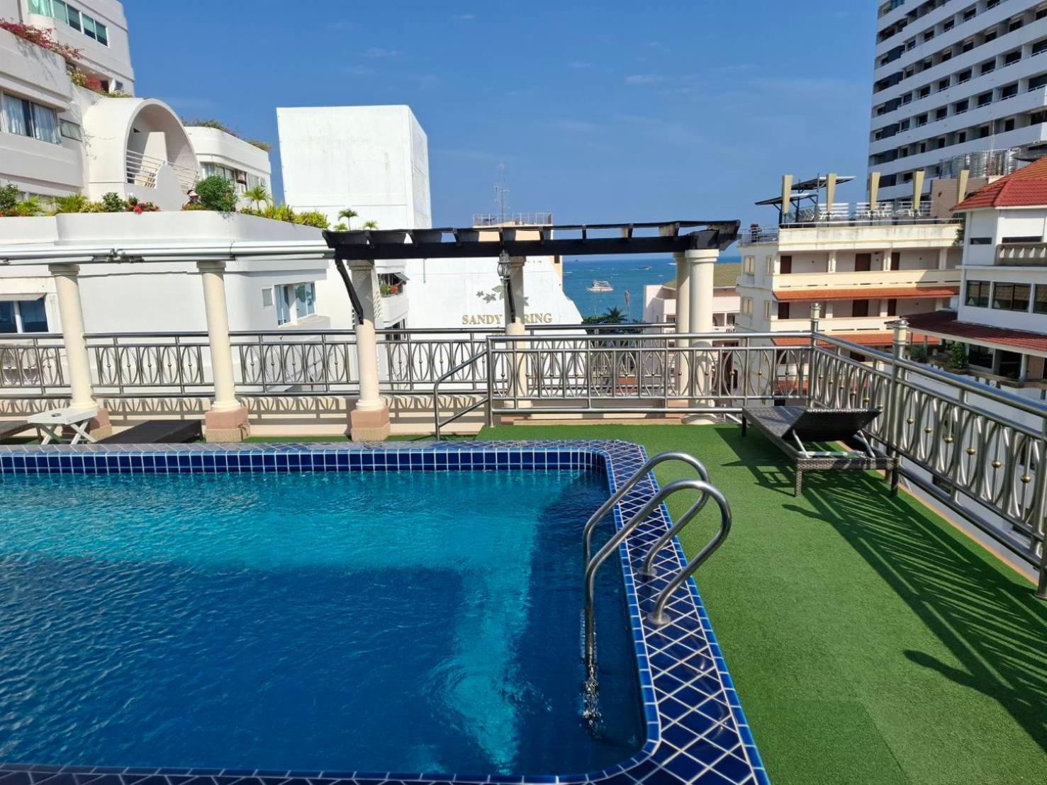 Whitehouse Condotel Pattaya Esterno foto