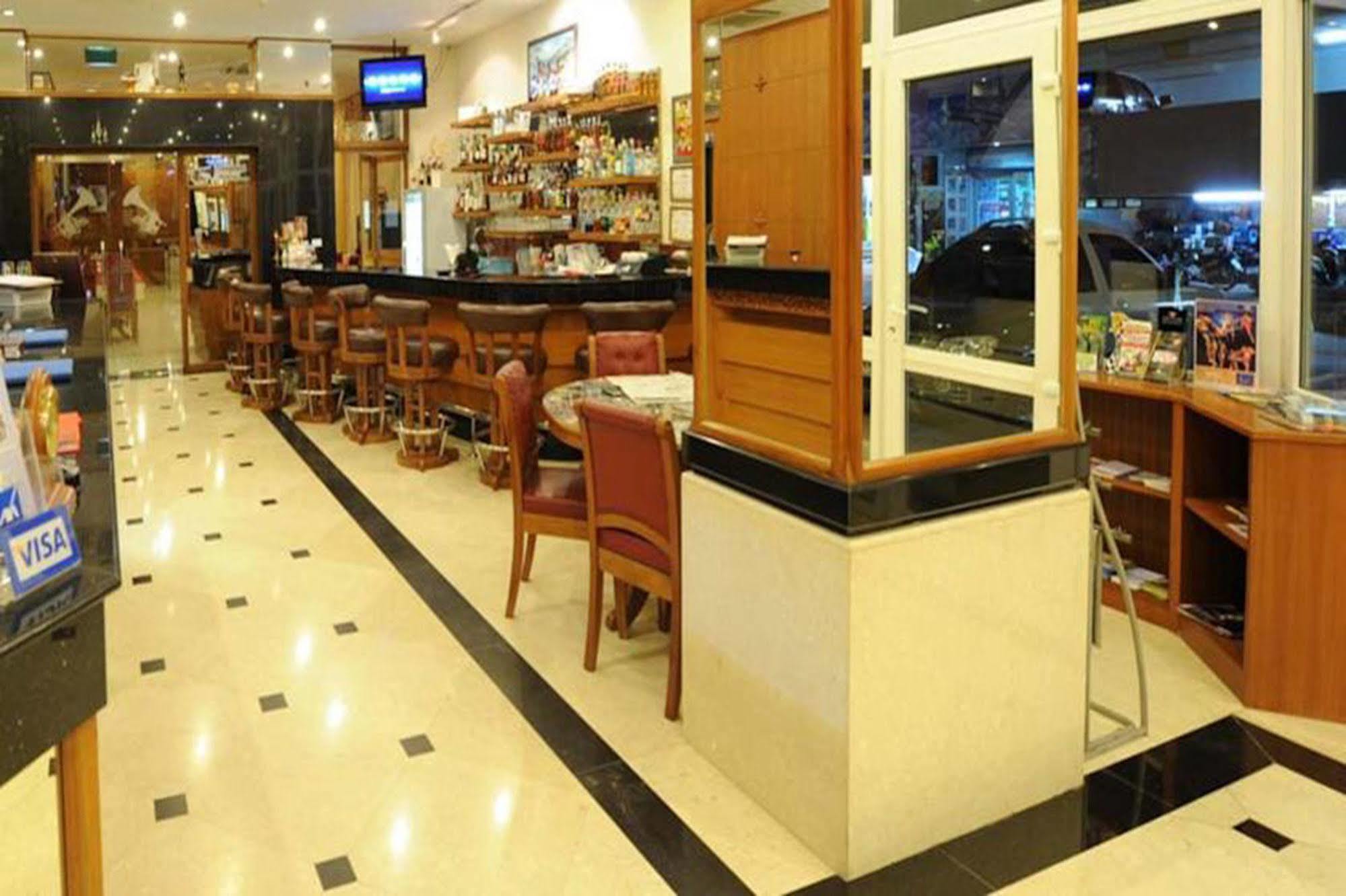 Whitehouse Condotel Pattaya Esterno foto