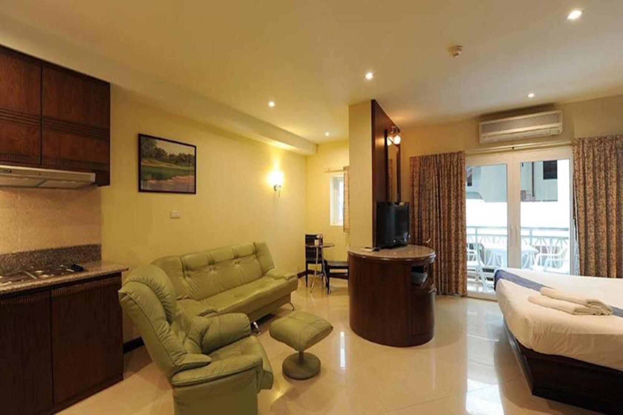 Whitehouse Condotel Pattaya Esterno foto