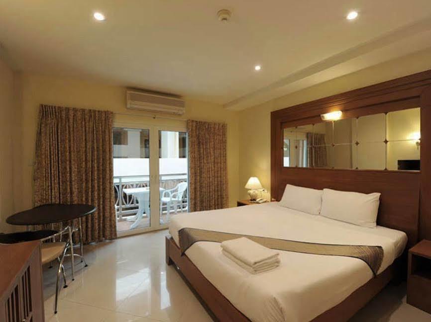 Whitehouse Condotel Pattaya Esterno foto